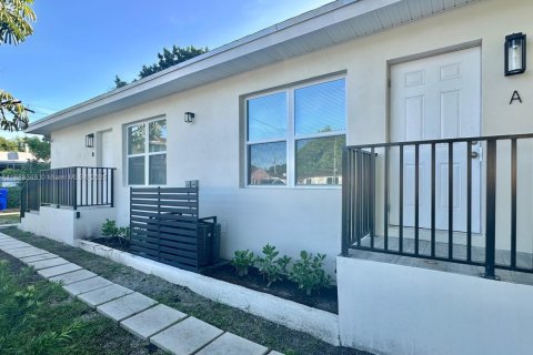 Снять в аренду виллу или дом в Майами, Флорида 2 спальни, 69.49м2, № 1950049 - фото 7