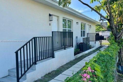 Снять в аренду виллу или дом в Майами, Флорида 2 спальни, 69.49м2, № 1950049 - фото 10