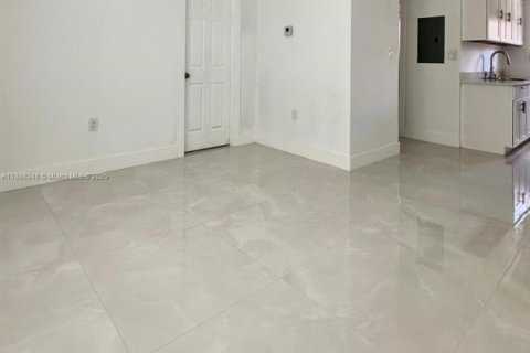 Снять в аренду виллу или дом в Майами, Флорида 2 спальни, 69.49м2, № 1950049 - фото 22