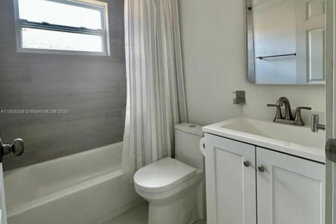 Снять в аренду виллу или дом в Майами, Флорида 2 спальни, 69.49м2, № 1950049 - фото 24
