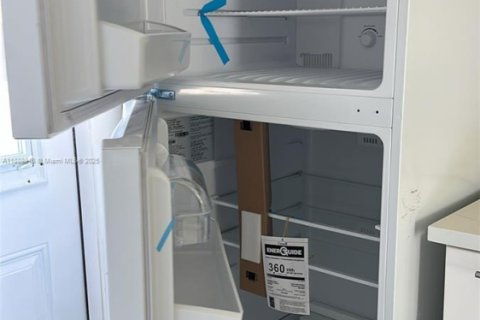 Снять в аренду виллу или дом в Майами, Флорида 2 спальни, 69.49м2, № 1950049 - фото 19