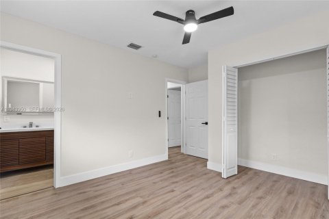 House in Fort Lauderdale, Florida 3 bedrooms, 136.47 sq.m. № 2001727 - photo 14
