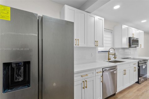 House in Fort Lauderdale, Florida 3 bedrooms, 136.47 sq.m. № 2001727 - photo 8