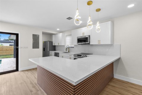 House in Fort Lauderdale, Florida 3 bedrooms, 136.47 sq.m. № 2001727 - photo 6