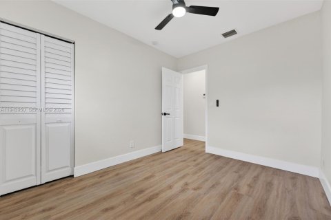 House in Fort Lauderdale, Florida 3 bedrooms, 136.47 sq.m. № 2001727 - photo 22