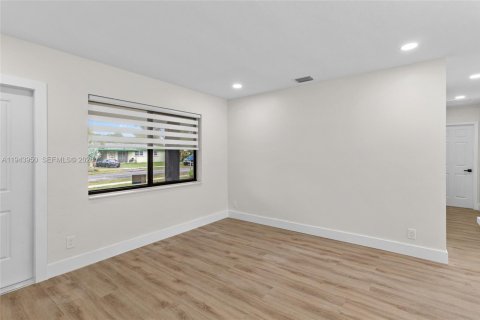 House in Fort Lauderdale, Florida 3 bedrooms, 136.47 sq.m. № 2001727 - photo 13