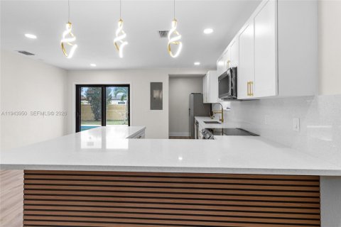 House in Fort Lauderdale, Florida 3 bedrooms, 136.47 sq.m. № 2001727 - photo 5