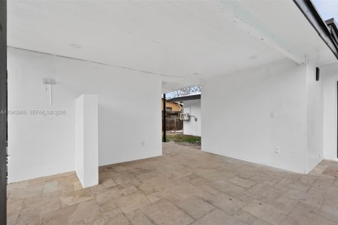 House in Fort Lauderdale, Florida 3 bedrooms, 136.47 sq.m. № 2001727 - photo 27