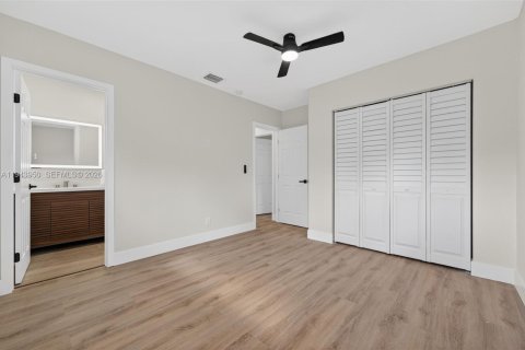 House in Fort Lauderdale, Florida 3 bedrooms, 136.47 sq.m. № 2001727 - photo 15
