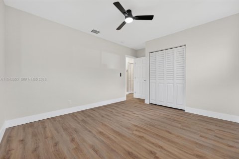 House in Fort Lauderdale, Florida 3 bedrooms, 136.47 sq.m. № 2001727 - photo 19