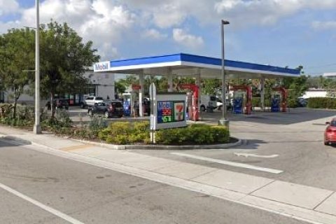 Commercial property in Hollywood, Florida № 1753973 - photo 1