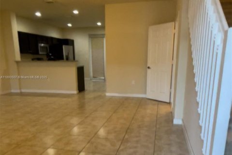 Touwnhouse à louer à Miami, Floride: 3 chambres, 149.39 m2 № 1945531 - photo 18