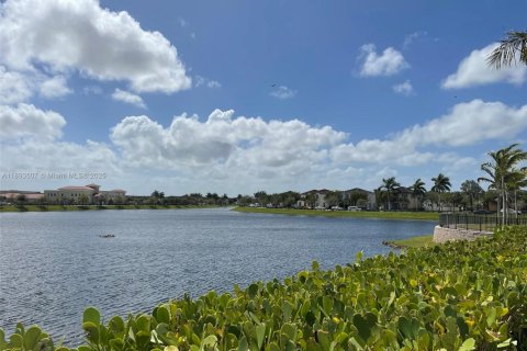 Touwnhouse à louer à Miami, Floride: 3 chambres, 149.39 m2 № 1945531 - photo 26