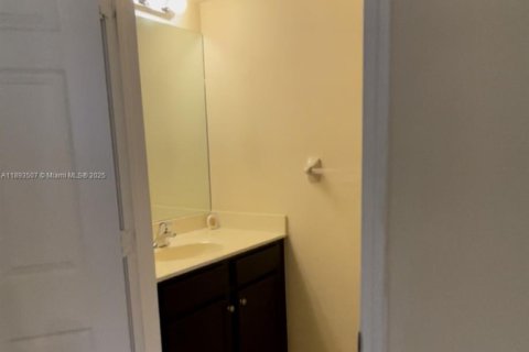 Touwnhouse à louer à Miami, Floride: 3 chambres, 149.39 m2 № 1945531 - photo 13