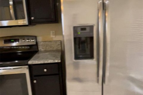 Touwnhouse à louer à Miami, Floride: 3 chambres, 149.39 m2 № 1945531 - photo 11