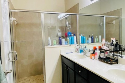 Touwnhouse à louer à Miami, Floride: 3 chambres, 149.39 m2 № 1945531 - photo 7