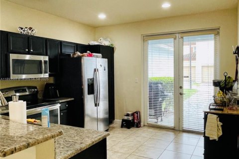 Touwnhouse à louer à Miami, Floride: 3 chambres, 149.39 m2 № 1945531 - photo 6