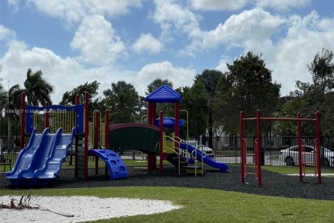 Touwnhouse à louer à Miami, Floride: 3 chambres, 149.39 m2 № 1945531 - photo 27