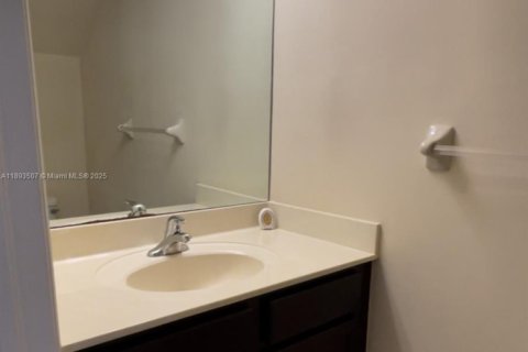 Touwnhouse à louer à Miami, Floride: 3 chambres, 149.39 m2 № 1945531 - photo 15