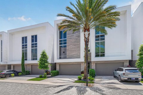 Touwnhouse à vendre à Boca Raton, Floride: 3 chambres, 271.92 m2 № 2177007 - photo 3