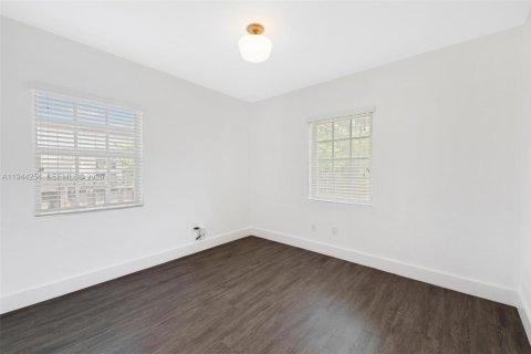 House in Miami, Florida 3 bedrooms, 143.81 sq.m. № 2000697 - photo 17