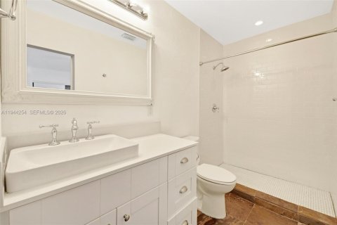 House in Miami, Florida 3 bedrooms, 143.81 sq.m. № 2000697 - photo 23