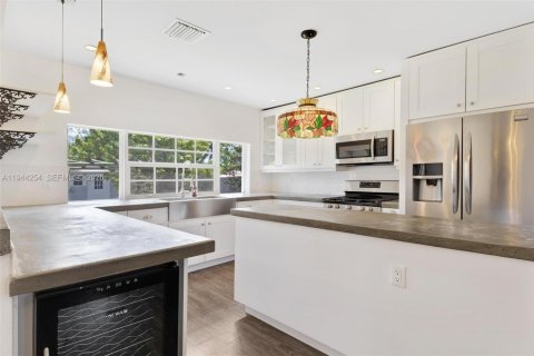 House in Miami, Florida 3 bedrooms, 143.81 sq.m. № 2000697 - photo 10
