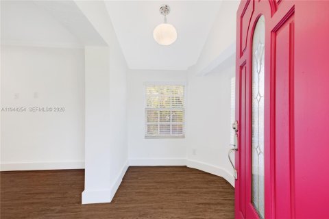 House in Miami, Florida 3 bedrooms, 143.81 sq.m. № 2000697 - photo 4