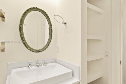 House in Miami, Florida 3 bedrooms, 143.81 sq.m. № 2000697 - photo 20