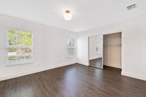 House in Miami, Florida 3 bedrooms, 143.81 sq.m. № 2000697 - photo 21