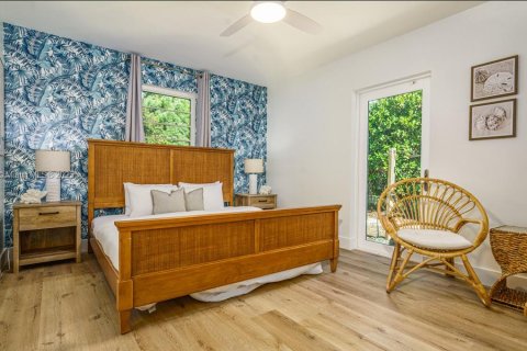 House in Hollywood, Florida 6 bedrooms, 261.43 sq.m. № 2013512 - photo 11