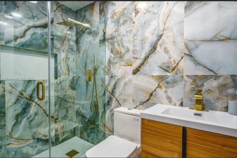 House in Hollywood, Florida 6 bedrooms, 261.43 sq.m. № 2013512 - photo 27