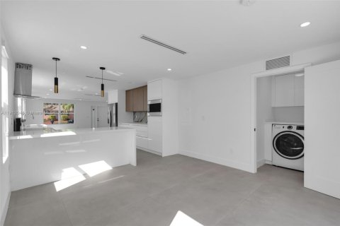 Купить виллу или дом в Уэст-Палм-Бич, Флорида 3 спальни, № 1969211 - фото 10