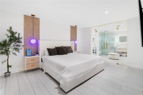 Casa en venta en Pembroke Pines, Florida, 5 dormitorios, 173.26 m2 № 2050155 - foto 15