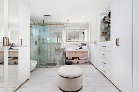 Casa en venta en Pembroke Pines, Florida, 5 dormitorios, 173.26 m2 № 2050155 - foto 16