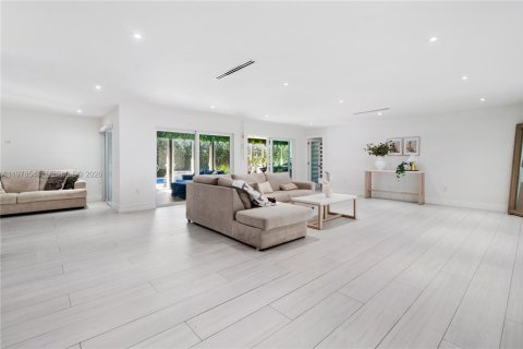 Casa en venta en Pembroke Pines, Florida, 5 dormitorios, 173.26 m2 № 2050155 - foto 14