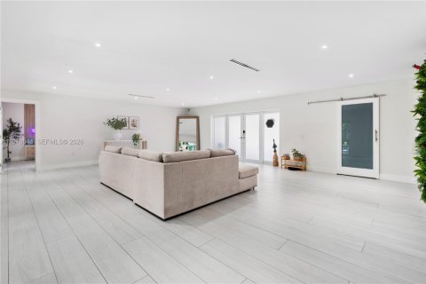 Casa en venta en Pembroke Pines, Florida, 5 dormitorios, 173.26 m2 № 2050155 - foto 10