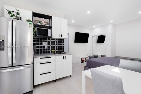 Casa en venta en Pembroke Pines, Florida, 5 dormitorios, 173.26 m2 № 2050155 - foto 22