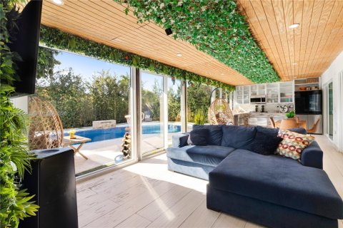 Casa en venta en Pembroke Pines, Florida, 5 dormitorios, 173.26 m2 № 2050155 - foto 25