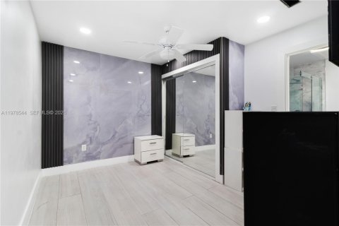 Casa en venta en Pembroke Pines, Florida, 5 dormitorios, 173.26 m2 № 2050155 - foto 30