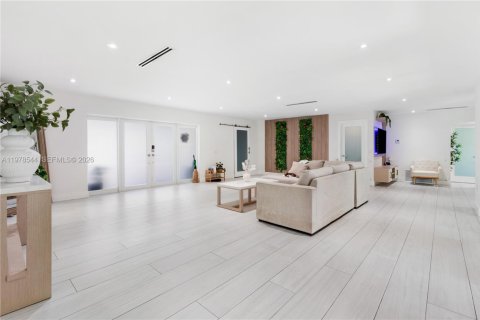 Casa en venta en Pembroke Pines, Florida, 5 dormitorios, 173.26 m2 № 2050155 - foto 12