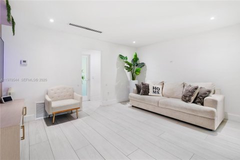 Casa en venta en Pembroke Pines, Florida, 5 dormitorios, 173.26 m2 № 2050155 - foto 11