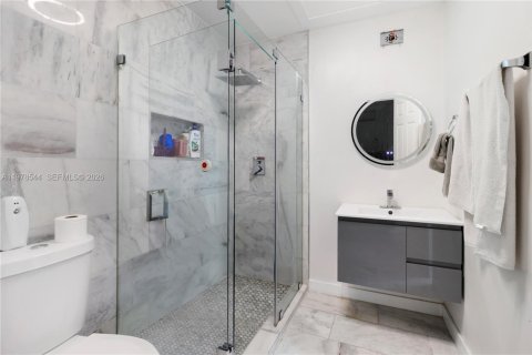 Casa en venta en Pembroke Pines, Florida, 5 dormitorios, 173.26 m2 № 2050155 - foto 19