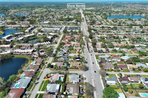 Casa en venta en Pembroke Pines, Florida, 5 dormitorios, 173.26 m2 № 2050155 - foto 8