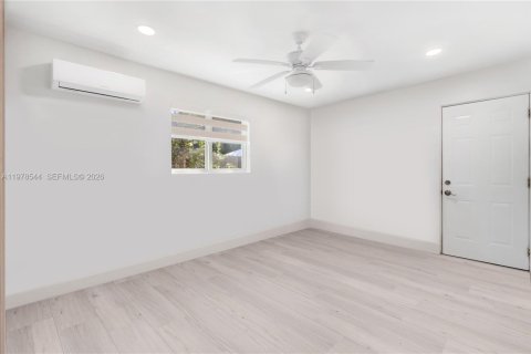 Casa en venta en Pembroke Pines, Florida, 5 dormitorios, 173.26 m2 № 2050155 - foto 18