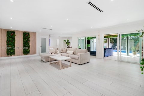 Casa en venta en Pembroke Pines, Florida, 5 dormitorios, 173.26 m2 № 2050155 - foto 13