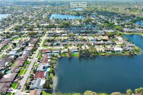 Casa en venta en Pembroke Pines, Florida, 5 dormitorios, 173.26 m2 № 2050155 - foto 7