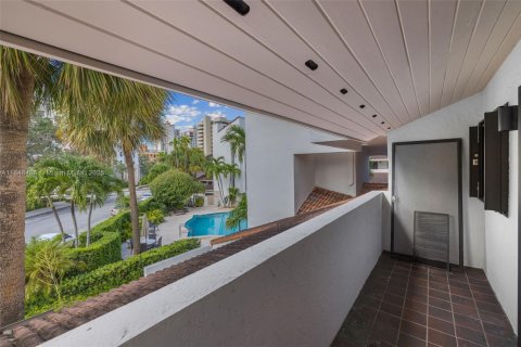 Купить таунхаус в Корал-Гейблс, Флорида 2 спальни, 140.75м2, № 1958111 - фото 26