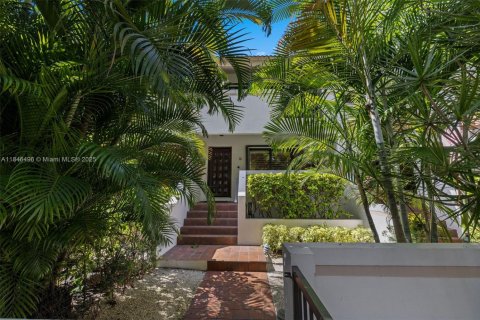 Купить таунхаус в Корал-Гейблс, Флорида 2 спальни, 140.75м2, № 1958111 - фото 1