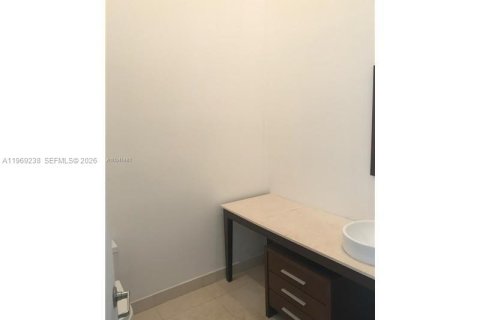 Купить кондоминиум в Майами, Флорида 1 спальня, 55.46м2, № 2174495 - фото 9